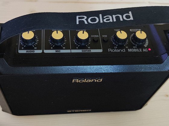 Roland Mobile-AC kitarrikombo võimendi