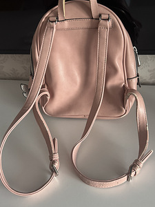 Б/у розовый рюкзак Guess (2 фото из 6)