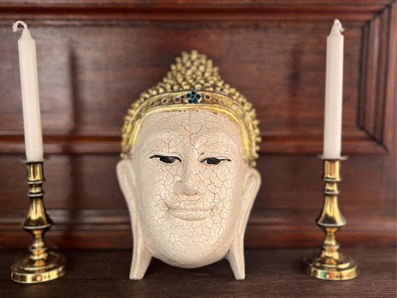 Riputatav Buddha näo puidust kuju