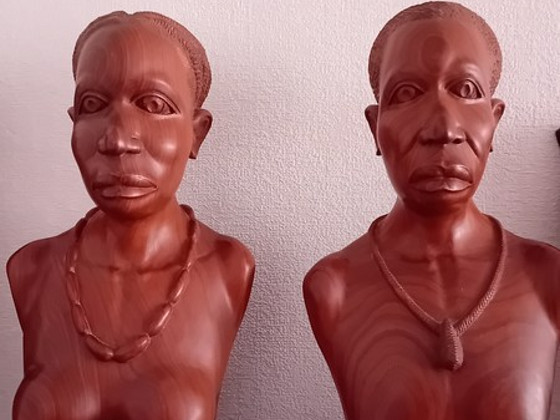 Aafrika maskid, büstid.