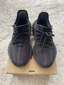 Yeezy Boost 350 V2 (2 foto / 3)