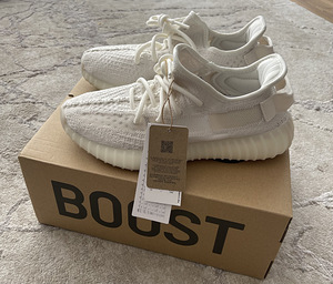 Yeezy Boost 350 V2 (1 foto / 3)
