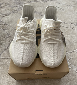 Yeezy Boost 350 V2 (2 foto / 3)
