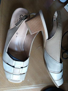 Elegantsed naiste rihmikud, suurus 40-41 (2 foto / 4)