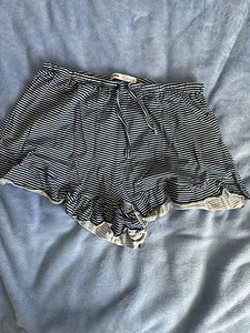 Продажа одежды (1 фото из 1)