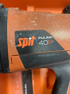 Naelapüstol Spit Pulsa 40P + aku + laadija + kohver (6 foto / 6)
