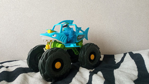 Stretch And Strike Thrash Mobile auto. (1 foto / 3)