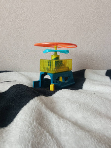 Mänguasi pöörlev Hot Wheels (1 foto / 2)