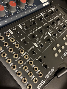 Moog Mavis analog monosynth (2 foto / 3)