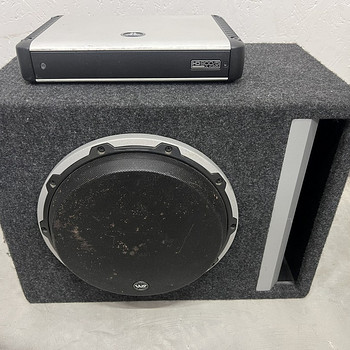 Subwoofer JL Audio koos võimuga