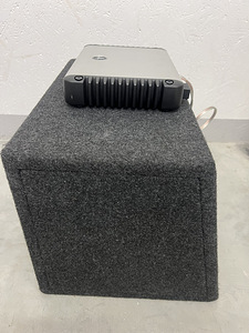 Subwoofer JL Audio koos võimuga (2 foto / 8)