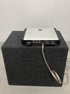 Subwoofer JL Audio koos võimuga (3 foto / 8)