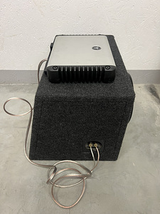 Subwoofer JL Audio koos võimuga (4 foto / 8)