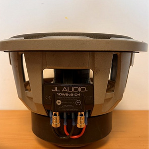 Subwoofer JL Audio koos võimuga (8 foto / 8)