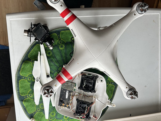 Запасные части для DJI Phantom.