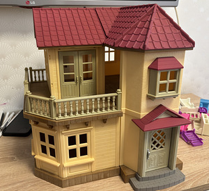Продам игрушечный дом (2 фото из 2)