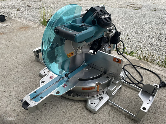 Торцовочная пила Makita