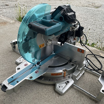 Makita nurgasaag