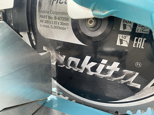 Торцовочная пила Makita (3 фото из 4)