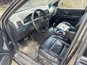 Kia Sorento varuosadeks 2009. aasta (7 foto / 10)