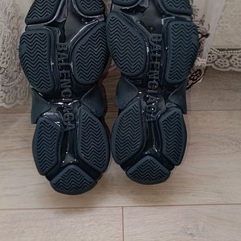 BALENCIAGA triple s