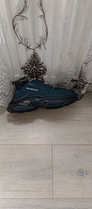BALENCIAGA triple s (4 фото из 4)