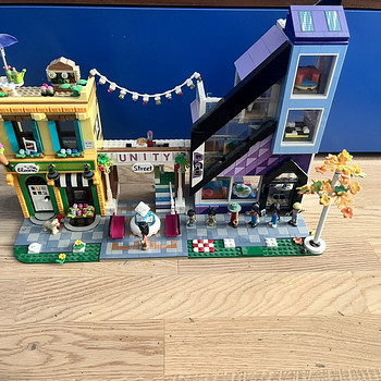 LEGO Friends 41732 – Центр сообщества Хартлейк-Сити