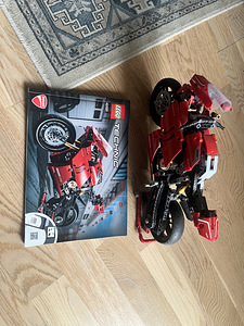LEGO Technic 42107 – Ducati Panigale V4 R (1 foto / 3)
