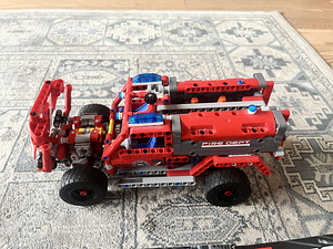 LEGO Technic 42075 – Спасательный автомобиль (2 фото из 3)