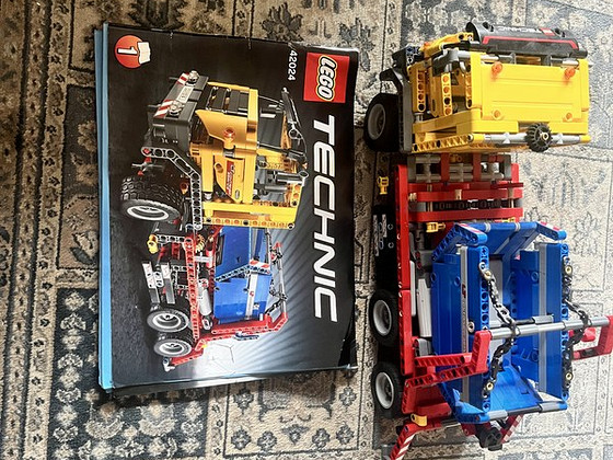 LEGO Technic 42024 – контейнеровоз