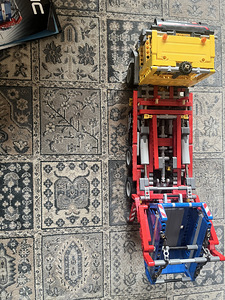 LEGO Technic 42024 – Konteineriveok (2 foto / 3)