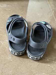 Crocs , размер J2 (2 фото из 4)