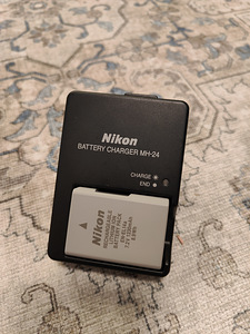 Nikon D3500 + Tamron 18-200mm + сумка (8 фото из 9)