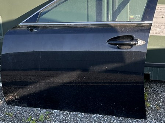 Lexus IS220d, IS-F 2006-2013г. Пердняя дверь (водительская)