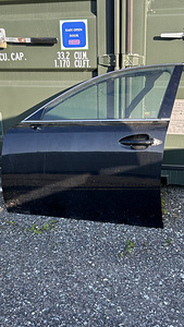 Lexus IS220d, IS250-F 2006-2013a. Esiuks (juhipoolne) (1 foto / 2)