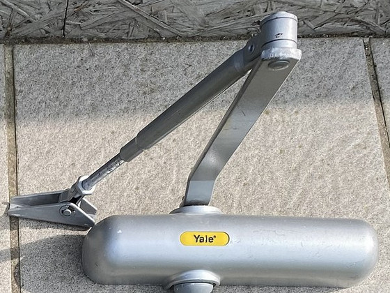 Sulgur Yale