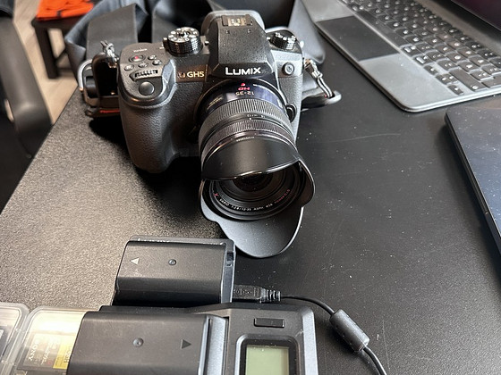 Полный комплект Panasonic Lumix DC-GH5