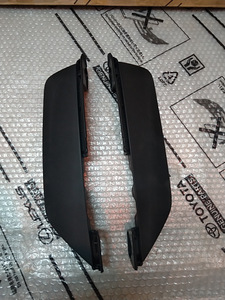 Toyota Land Cruiser 150 76851-60010 76852-60010 (2 foto / 2)