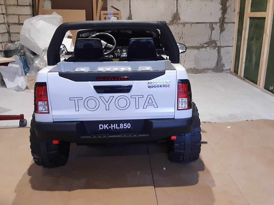 Детский электромобиль Toyota Hilux DK-HL850