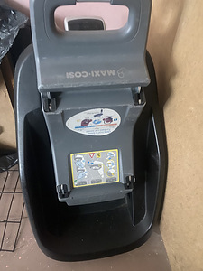 Maxi cosi люлька и база Isofix база (3 фото из 6)