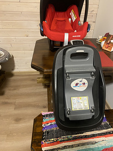 Maxi cosi люлька и база Isofix база (5 фото из 6)