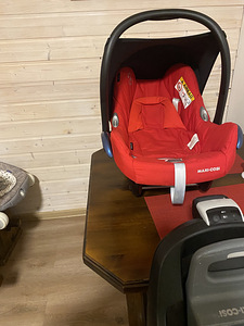 Maxi cosi люлька и база Isofix база (2 фото из 6)