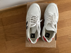 Кроссовки VEJA (3 фото из 3)
