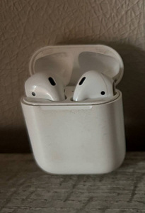 Airpods 1 (2 фото из 2)