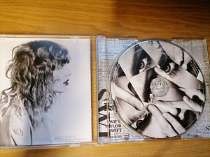 Taylor Swift CD-reputation (2 фото из 4)