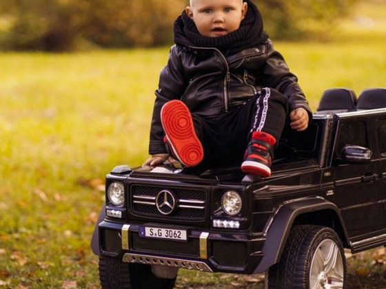Продается в хорошем состоянии электромобиль Mercedes Benz G class.