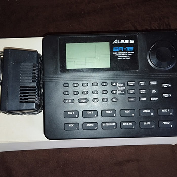 ALESIS SR16