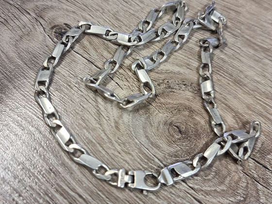 Серебряная цепочка длиной 58 см