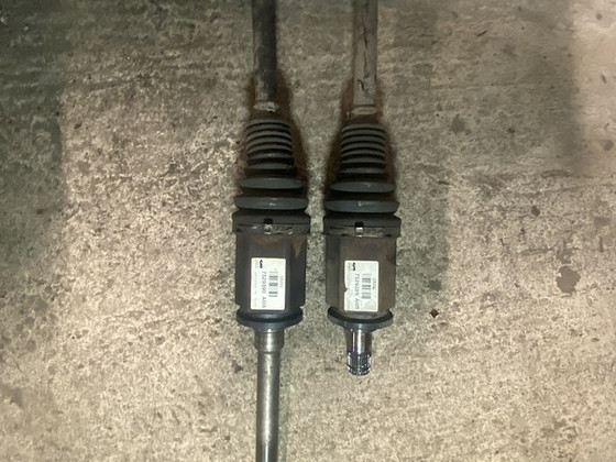 BMW xDrive esiveopoolteljed / esimesed poolteljed