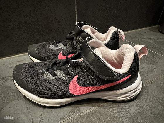 Nike кроссовки р.33